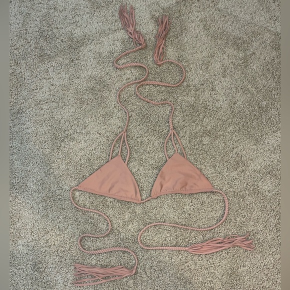 Acacia bikini top in the color Topless - Picture 3 of 5